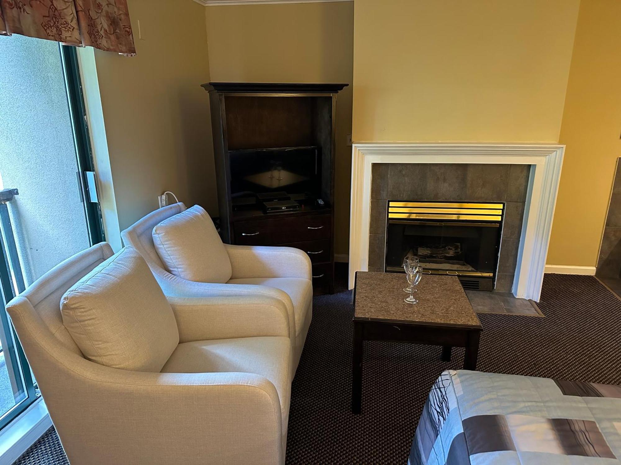 Canadian Inn Суррей Екстер'єр фото